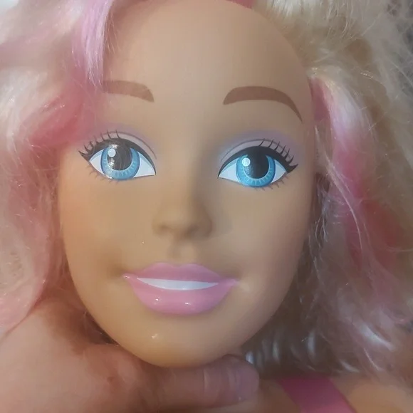 Barbie Pink and Blonde Hair Styling Doll Head - Picture 6 of 6